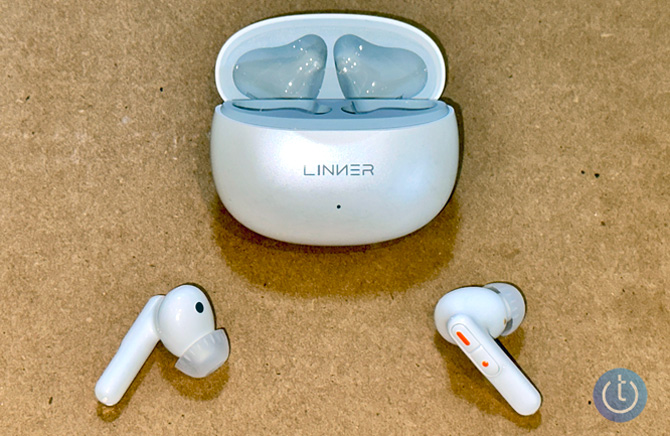 Linner Nova shown with their case.
